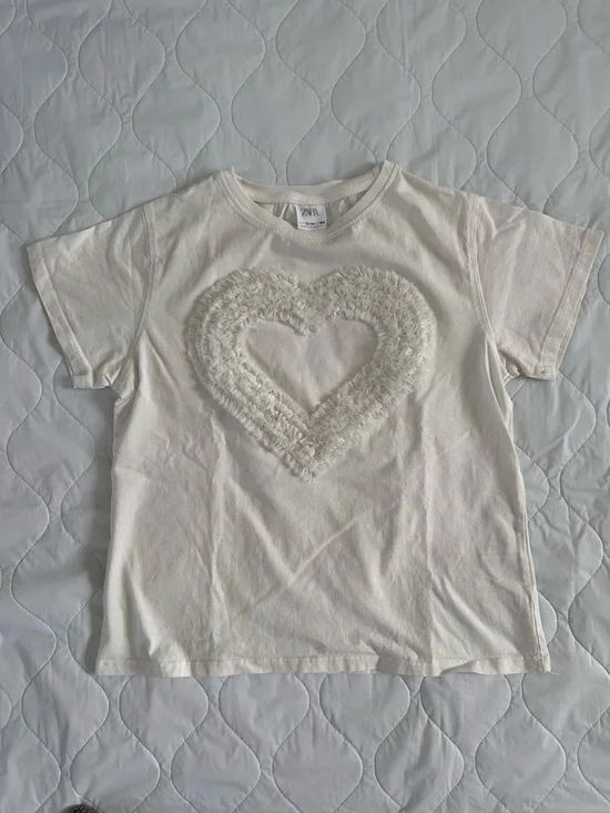 Zara Kids Yellow & White Short Sleeve Tees with Cream Heart Applique - Picture 5 of 11